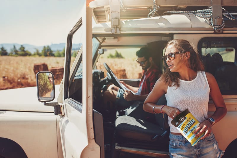 Traveling couple eating popcrn